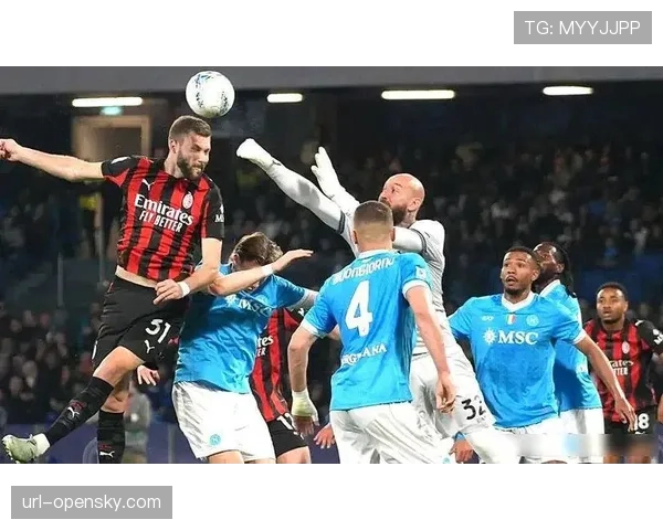 4000名米兰死忠球迷训练基地集结，为客战那不勒斯加油助威